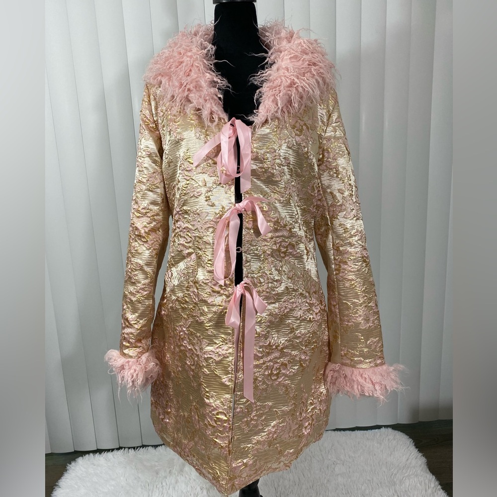SUGAR THRILLZ High Class Heiress Brocade Coat Jacket Faux Fur Trim Beige Pink L